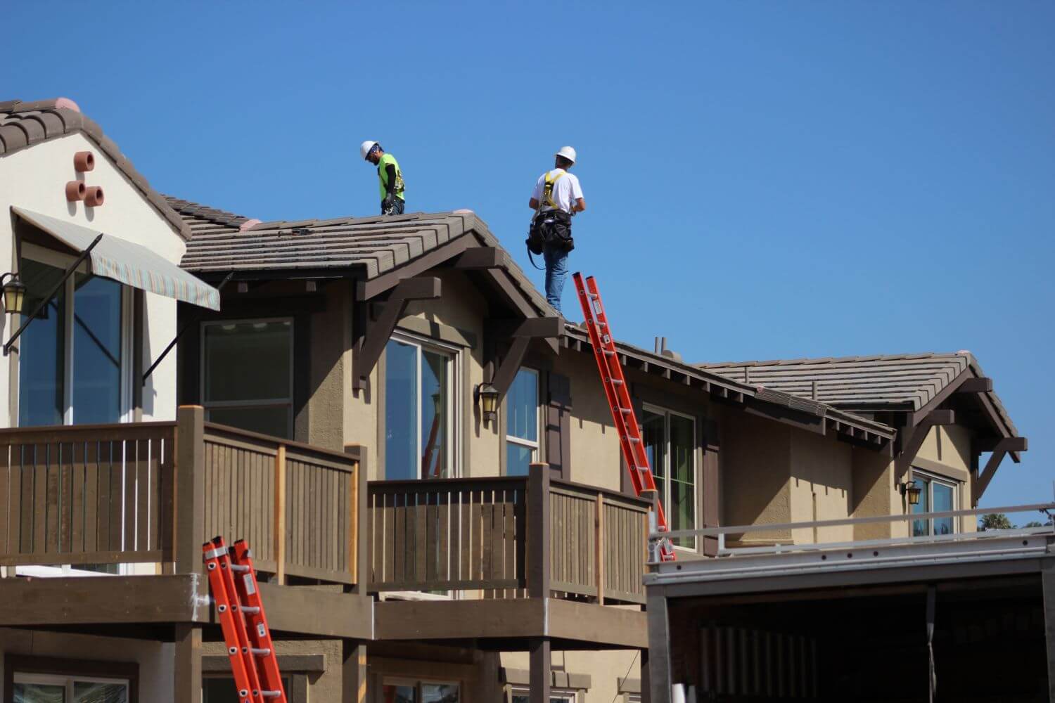 Six Questions to Ask Ventura County Roofing Contractors Before Signing a Service Contract